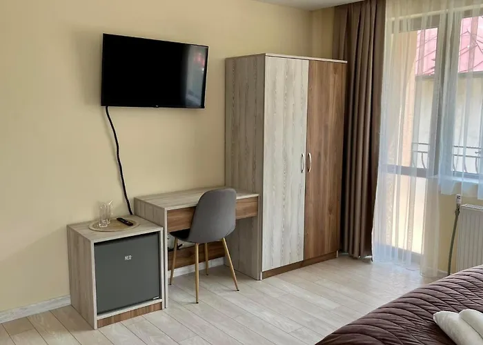 михаела Konukevi *