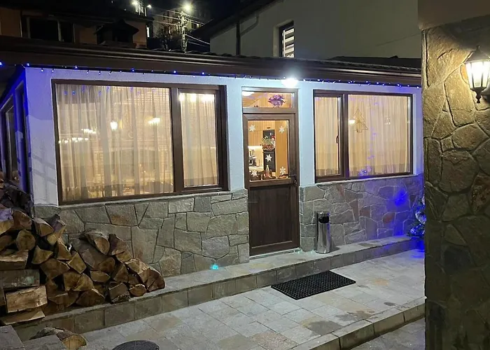 михаела Konukevi *